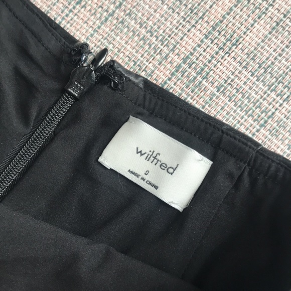 Wilfred faux leather mini skirt. Colour Black. Size 0. Stretchy. Short. - Picture 5 of 7